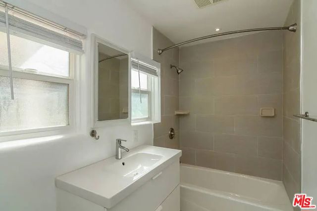 539 S Parish Place, Burbank CA: https://media.crmls.org/mediaz/e64f1fc7-2149-4d39-a7cd-b5ada3e16f0f.jpg