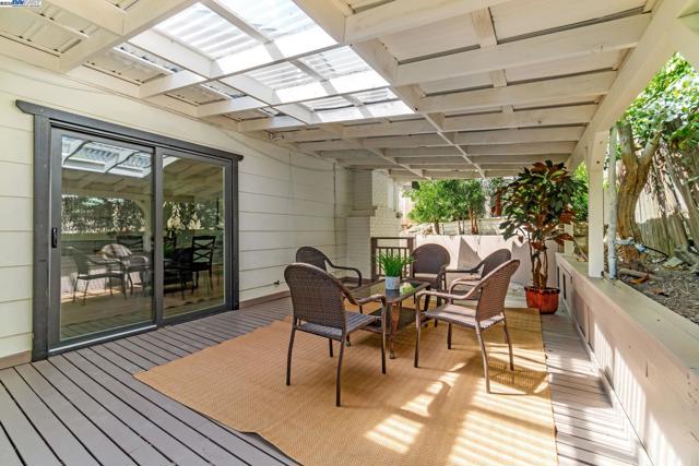 6013 Green Glen Way, Sacramento CA: https://media.crmls.org/mediaz/e64f2005-dfb3-4069-8b34-97e26d62e20f.jpg