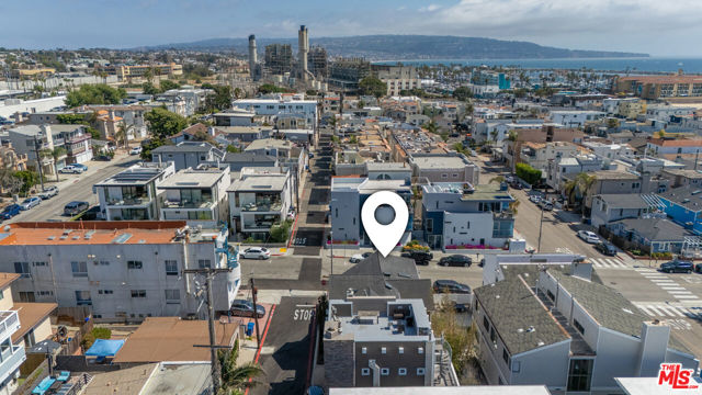 219 2nd Street, Hermosa Beach CA: https://media.crmls.org/mediaz/e64f3987-7045-4e7a-9777-1e67cd0c558a.jpg