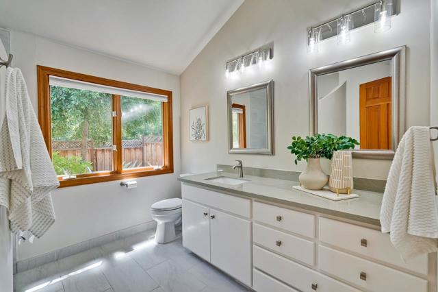 1625 Hazelaar Way, Los Altos CA: https://media.crmls.org/mediaz/e64f4571-7a77-4e50-9362-b22f8a030ce5.jpg