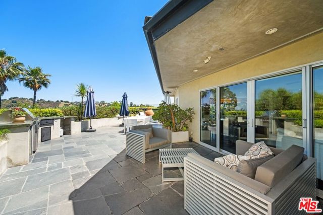 2625 Mar Lu Drive, Los Angeles CA: https://media.crmls.org/mediaz/e64f4a7c-1a39-4a06-a330-6360ef384d25.jpg