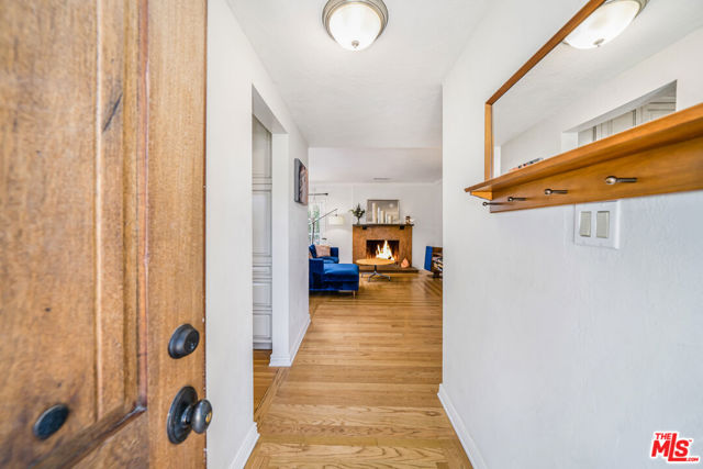 15732 Lassen Street photo 2