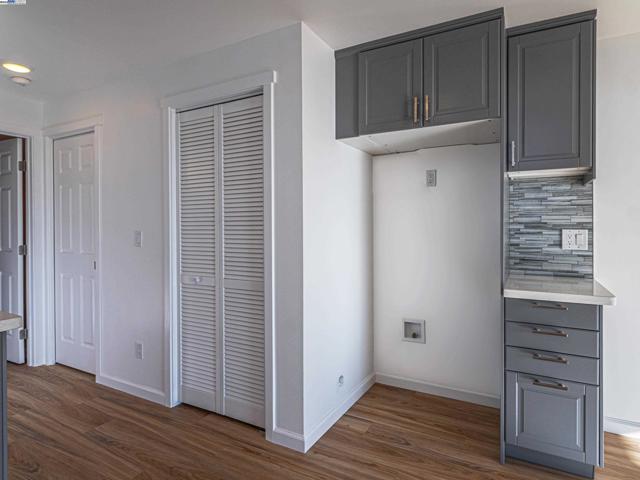 532 Heathcliff Dr, Pacifica CA: https://media.crmls.org/mediaz/e64fb8a1-868c-4db1-ba30-e14c215dc8dc.jpg