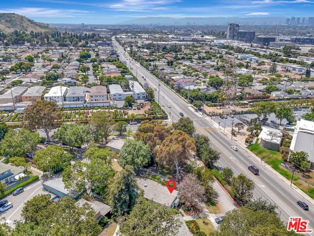 5513 Village, Los Angeles CA: https://media.crmls.org/mediaz/e64fc5de-6296-4fef-a6f0-9695bfc0a635.jpg