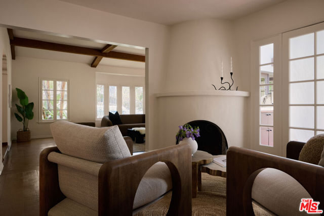 6401 San Vicente Boulevard, Los Angeles CA: https://media.crmls.org/mediaz/e64fe310-88c0-4992-bb37-b7b308c8e2fa.jpg