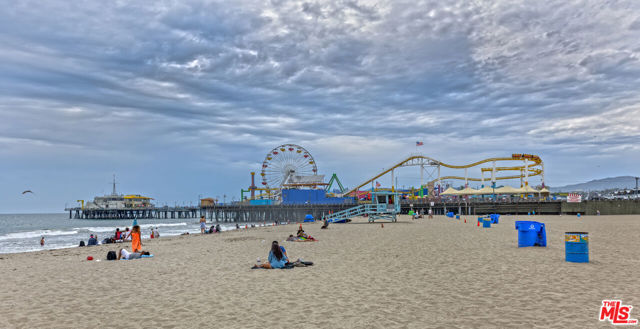 737 Pier Avenue, Santa Monica CA: https://media.crmls.org/mediaz/e65049d7-fd44-4041-9978-b7358be847da.jpg