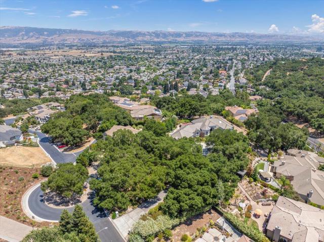 8710 Wild Iris Drive, Gilroy CA: https://media.crmls.org/mediaz/e6508bb9-59fb-43e2-aaa5-05facdbd5376.jpg