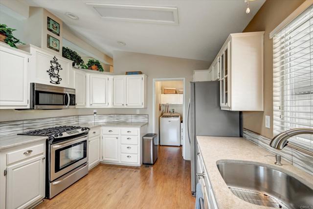 Detail Gallery Image 12 of 26 For 168 Roadrunner Ln, Oceanside,  CA 92057 - 2 Beds | 2 Baths