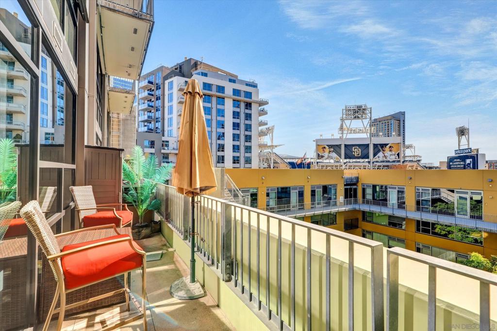 350 11th Ave - photo 3