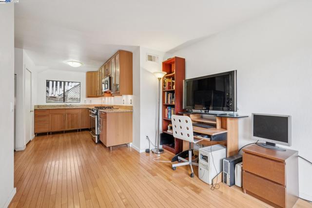 7171 HOMEWOOD DRIVE, Oakland CA: https://media.crmls.org/mediaz/e65211a7-8f4f-4950-9f26-f646c85c23fd.jpg