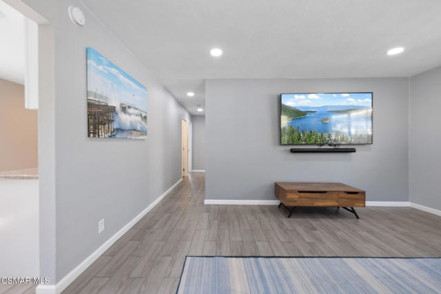 789 Glen Oaks Road, Thousand Oaks CA: https://media.crmls.org/mediaz/e65212de-055d-4d9c-acff-5b8a6e503f28.jpg