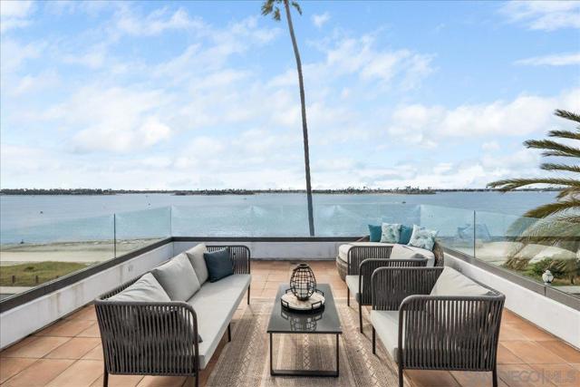 3535 Riviera Drive, San Diego CA: https://media.crmls.org/mediaz/e652ee56-d794-4f36-af0d-d7f3efbabfe2.jpg