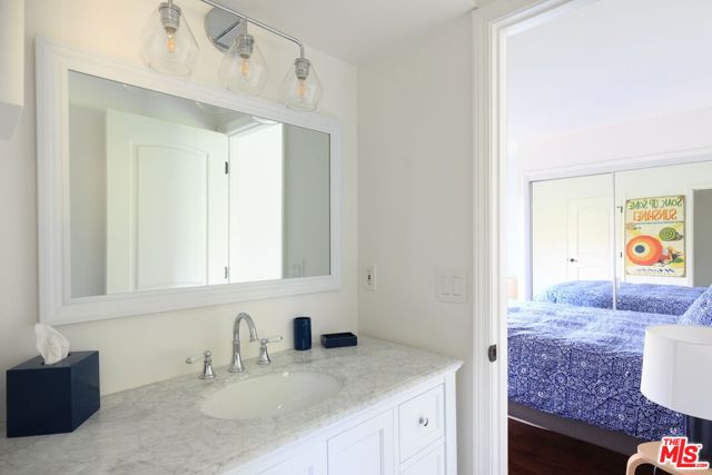 26533 Ocean View Drive, Malibu CA: https://media.crmls.org/mediaz/e65374c3-d9e8-417a-8193-10015f8ac4af.jpg