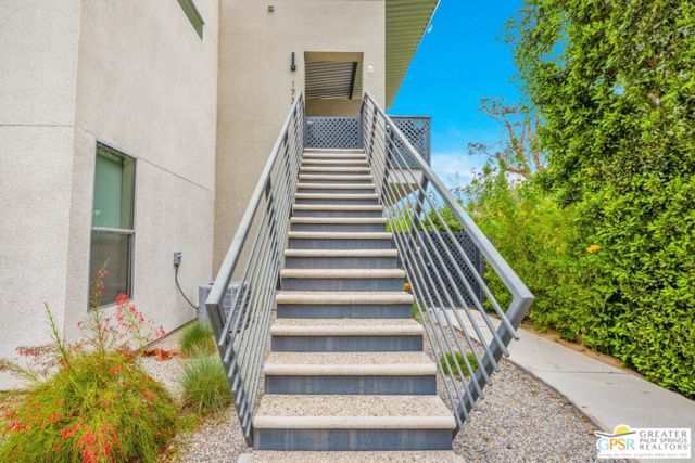 173 The riv, Palm Springs CA: https://media.crmls.org/mediaz/e654b35a-3630-489e-aeca-3a18eeb56543.jpg