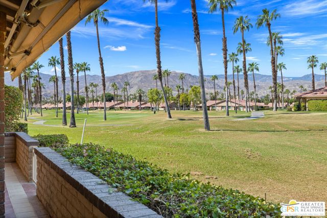 6 Joya Drive, Palm Desert CA: https://media.crmls.org/mediaz/e6553aef-5aa7-4f84-a2b1-e7b629933574.jpg