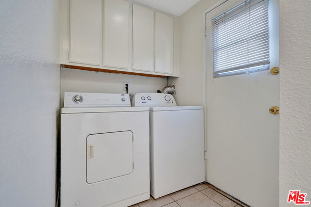 221 S Tower Drive, Beverly Hills CA: https://media.crmls.org/mediaz/e6556665-bb59-448a-991a-f13a53c31831.jpg