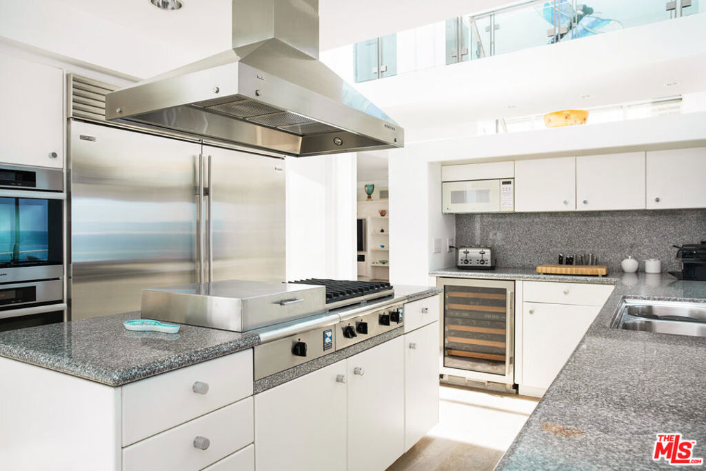 Gourmet Kitchen with Center Island