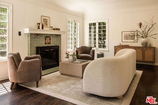 264 Robinson Road, Pasadena CA: https://media.crmls.org/mediaz/e65665d0-9a6f-4c02-8d21-d4c7eb904602.jpg
