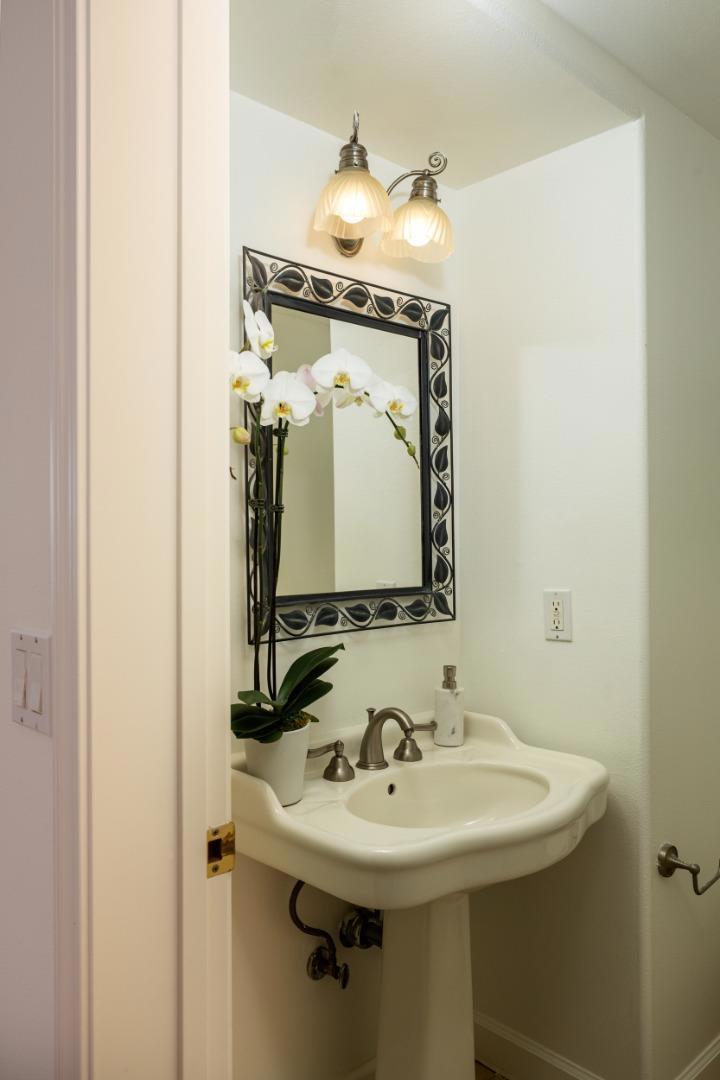 https://media.crmls.org/mediaz/e6566f37-0319-4e36-a6e7-d55b55555fd2.jpg?preset=X-Large