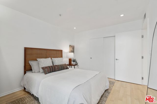 5806 Waring Avenue, Los Angeles CA: https://media.crmls.org/mediaz/e656fc83-4fce-4749-b12e-5b21be91220d.jpg