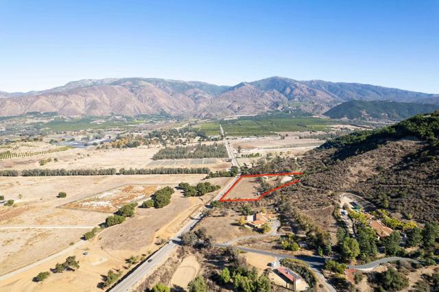 32911 Cole Grade Rd, Valley Center CA: https://media.crmls.org/mediaz/e6578460-ddf9-4b08-8df8-8183bc8f10cc.jpg