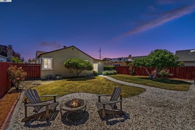 1457 Via El Monte, San Lorenzo CA: https://media.crmls.org/mediaz/e657d4ae-948f-4d9b-b83b-aa22f5da0394.jpg