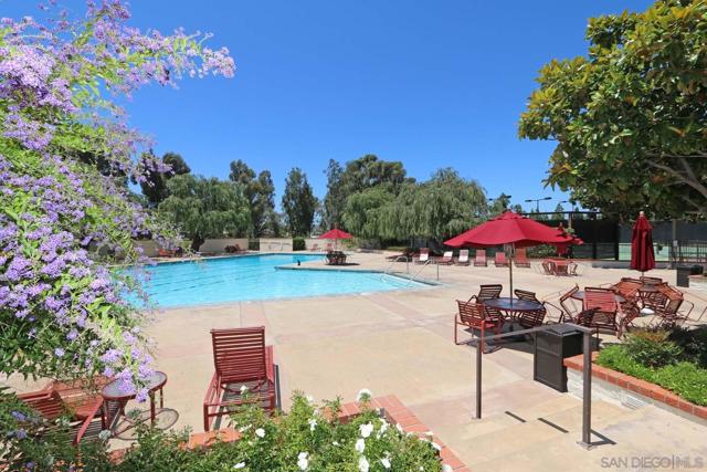 17489 Carnton Way, San Diego CA: https://media.crmls.org/mediaz/e658c92e-6548-4ccd-ab41-7b8915ecc4e9.jpg