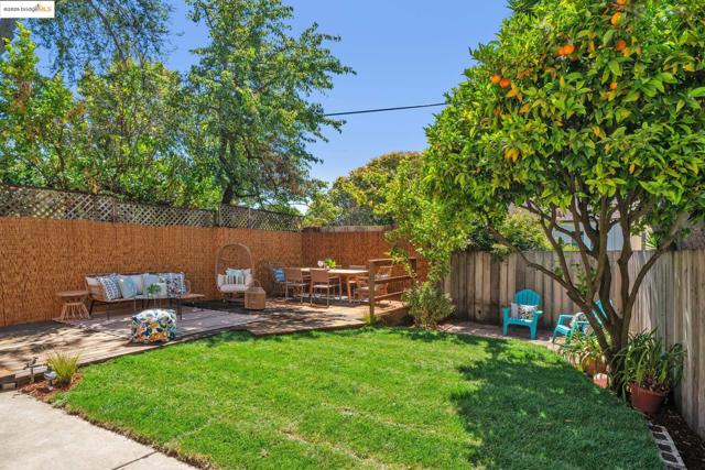 515 Mount St, Richmond CA: https://media.crmls.org/mediaz/e658e85f-7da8-450a-b1da-9a63434bd7ac.jpg