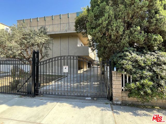 10840 Camarillo Street, North Hollywood CA: https://media.crmls.org/mediaz/e658fc82-2149-4803-9d15-aeb0a854056b.jpg