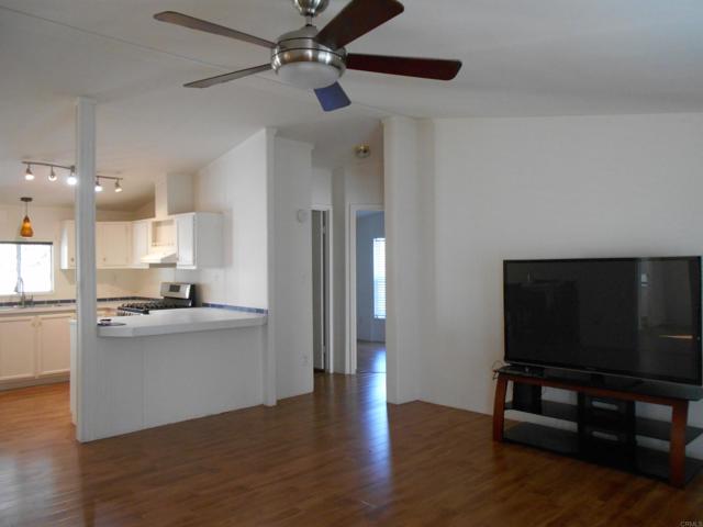 Detail Gallery Image 3 of 25 For 2003 Bayview Hts Dr #158,  San Diego,  CA 92105 - 3 Beds | 2 Baths