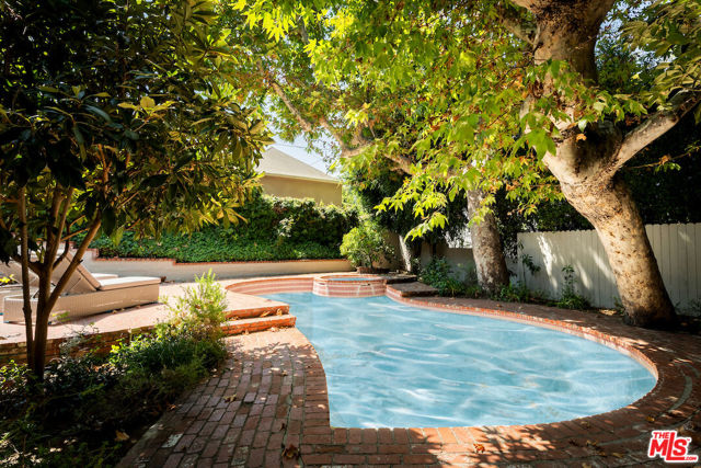 5700 Spring Oak Drive, Los Angeles CA: https://media.crmls.org/mediaz/e65965ac-4fde-4b35-b00e-8292a52f25da.jpg