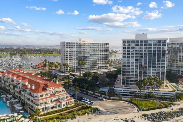 1710 Avenida Del Mundo, Coronado CA: https://media.crmls.org/mediaz/e6596fb7-4b3c-4c7b-8791-71b2f5e3f007.jpg