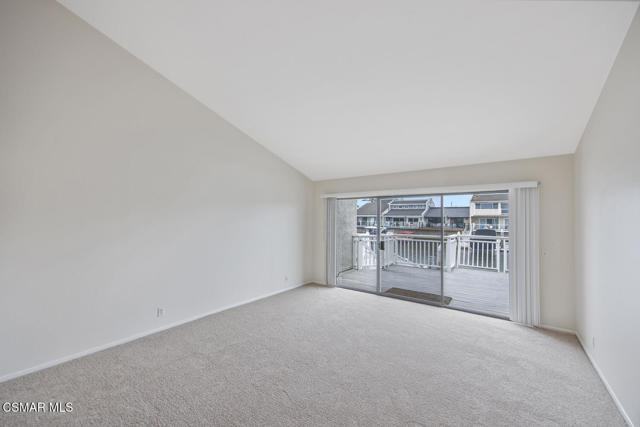 4535 Falkirk Bay, Oxnard CA: https://media.crmls.org/mediaz/e6597700-721a-492f-9954-3be4e2703f70.jpg