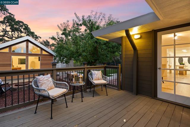 122 Stein Way, Orinda CA: https://media.crmls.org/mediaz/e659d89d-8bff-46f4-909e-29bcd2b93205.jpg