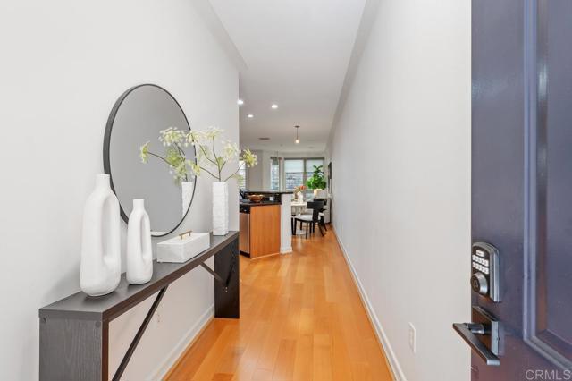 Detail Gallery Image 4 of 22 For 1480 Broadway, San Diego,  CA 92101 - 3 Beds | 2 Baths