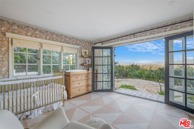 3646 Sunswept Drive, Studio City CA: https://media.crmls.org/mediaz/e65a7eea-0f71-4221-b978-39273b9e60ad.jpg