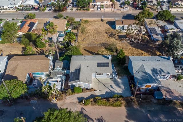 1180 Evelyn St, San Diego CA: https://media.crmls.org/mediaz/e65b335b-82a0-40aa-a336-d72052a9742a.jpg