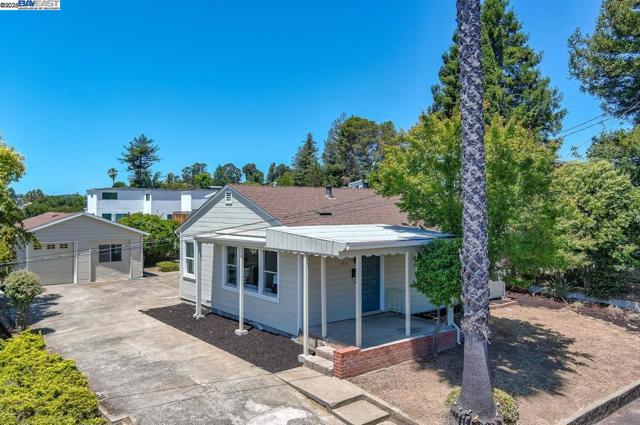 17673 Dorson Ln, Castro Valley CA: https://media.crmls.org/mediaz/e65b5b01-cbe5-4b6f-b037-bd9a5a3aad48.jpg