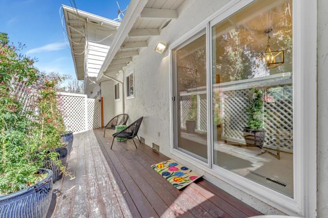 208 Ravenswood Avenue, Menlo Park CA: https://media.crmls.org/mediaz/e65b6342-3599-416e-b9b9-782164bce619.jpg
