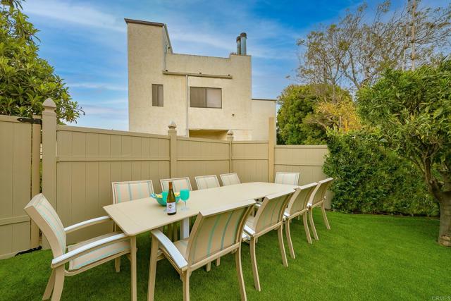 Detail Gallery Image 17 of 45 For 965 Rosecrans Street, San Diego,  CA 92106 - 4 Beds | 2/3 Baths