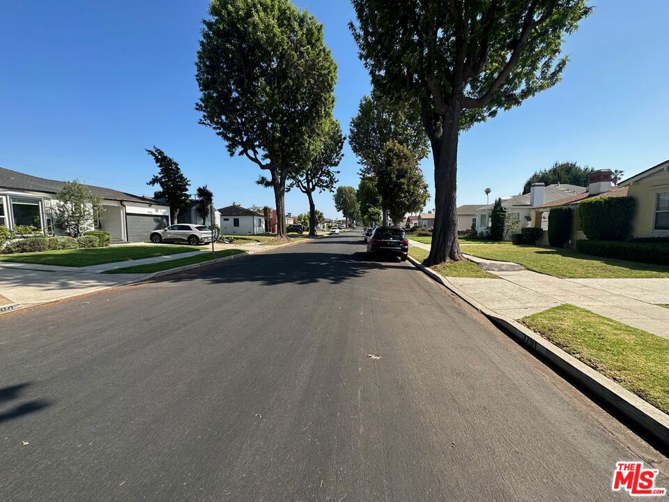 https://media.crmls.org/mediaz/e65b7990-eef6-4174-8edb-35916536ff03.jpg?preset=X-Large