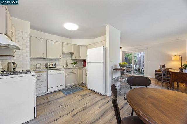 1834 Ivanhoe Ave, Lafayette CA: https://media.crmls.org/mediaz/e65be5d1-941c-4bc0-ab56-0df4a3787cf3.jpg