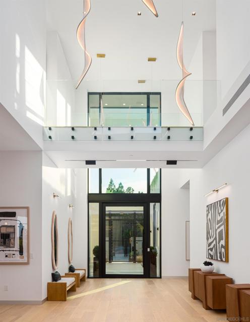 6283 La Jolla Scenic Drive S, San Diego CA: https://media.crmls.org/mediaz/e65bec18-5694-4f08-a759-e2a812538ae2.jpg