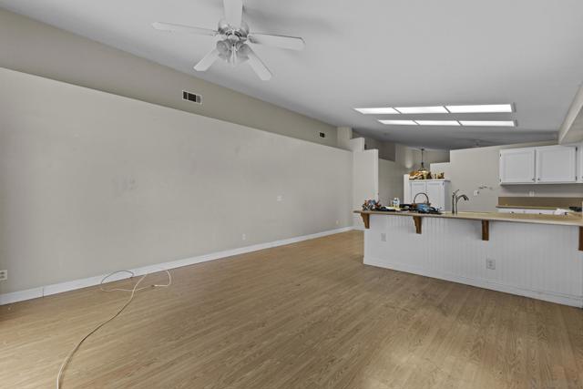 39493 Diego dr, Temecula CA: https://media.crmls.org/mediaz/e65c1b59-e0a7-4876-9d04-0d2e5dfb317c.jpg