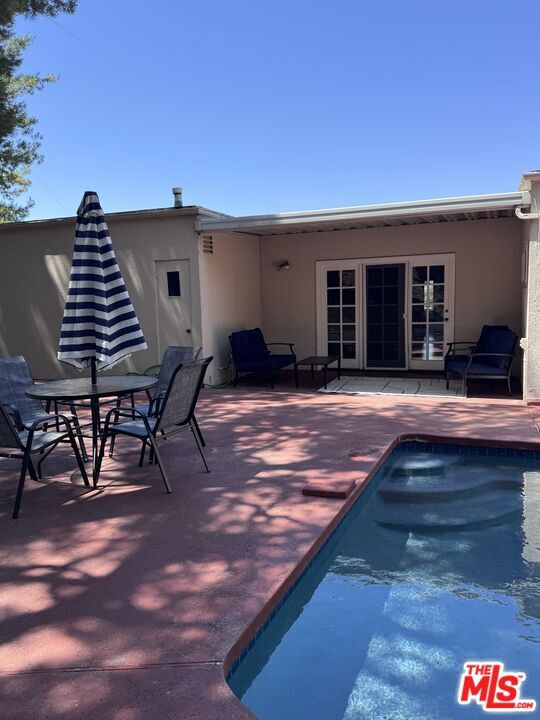 2925 Dona Susana Drive, Studio City CA: https://media.crmls.org/mediaz/e65c2f68-8d66-49da-a004-fa8d409bc7de.jpg
