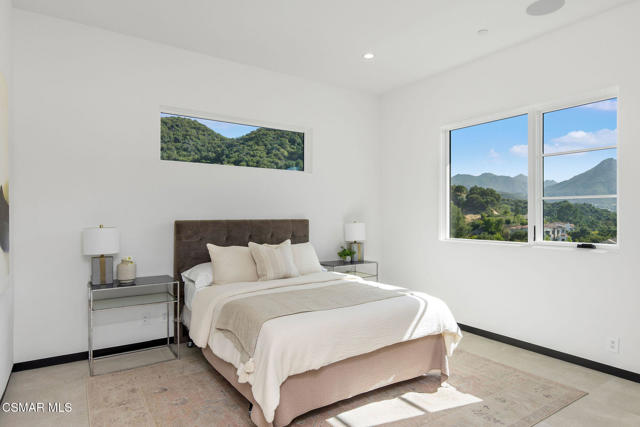 118 Giles Road, Lake Sherwood CA: https://media.crmls.org/mediaz/e65c3ca9-4293-4f37-a370-0a43153b6e22.jpg