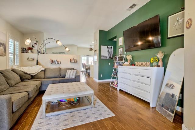 44607 Crestwood Cir, Temecula CA: https://media.crmls.org/mediaz/e65c8a81-e324-4ddb-8975-1536de693490.jpg