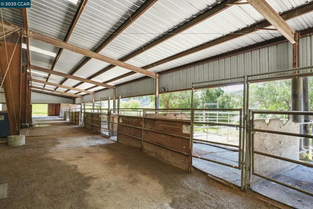 2251 Rancho Del Lago Rd, Martinez CA: https://media.crmls.org/mediaz/e65d101c-1006-4259-b36f-d93ce776e247.jpg