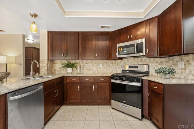 Detail Gallery Image 13 of 43 For 1715 Landing Dr, Vista,  CA 92081 - 3 Beds | 2/1 Baths