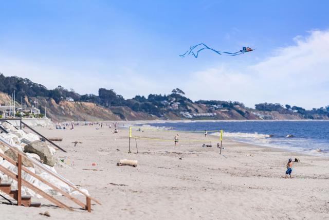621 Beach Drive, Aptos CA: https://media.crmls.org/mediaz/e65dcb83-661c-410b-9438-0476d96fdcd3.jpg